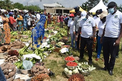 ● Dignitaries inspecting food stuffs at the ceremony