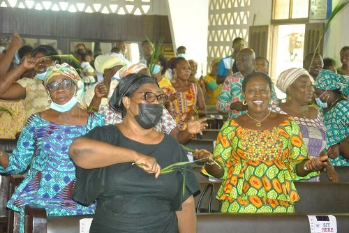 The congregation sung 'Hosanna in the highest'