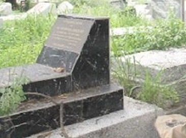 Families are supposed to pay money and drinks befor burying the dead