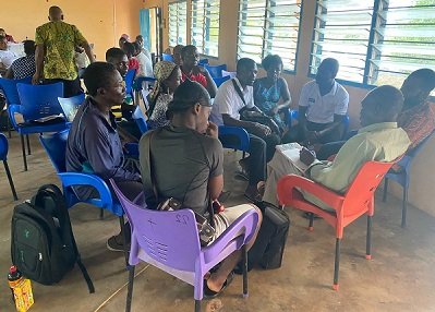 • Cross section of the participants having group discussion