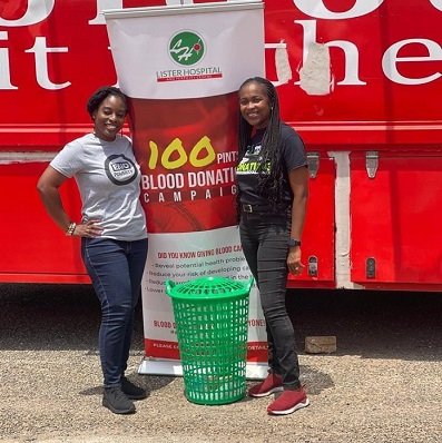 ●●Mrs Afua Dadzie, (right) with a blood donor