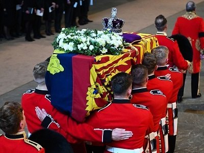 ● Millions paid their last respect to the Queen