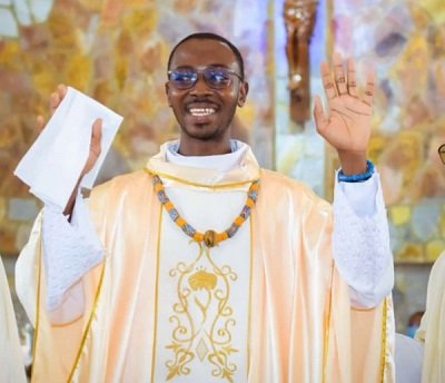 Reverend Father Joy Ofori-Kumeni expressing appreciation