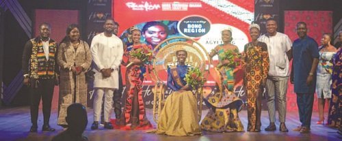 • Christabel Nhyira Agyepong (seated), flanked by the judges and Face of Volta (3rd from right)