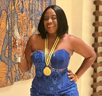 Naa Kuorko displaying an award