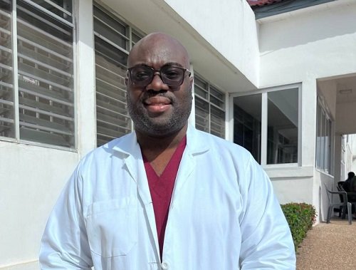 ● Dr Ken Amaniampong