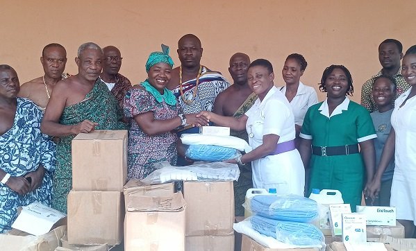 • Naana Dugbakuwor Dugba II (3rd left) presenting the items to Madam Sylvia Arde-Acquah