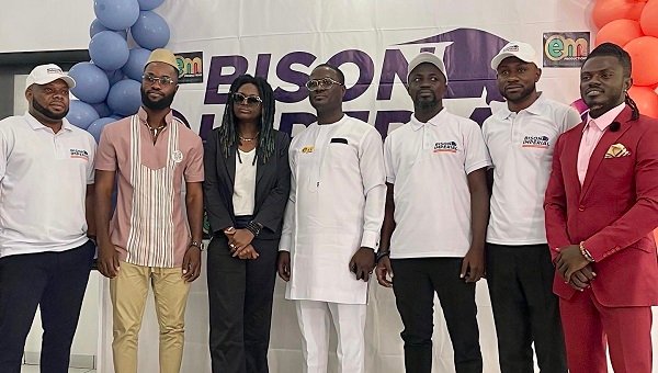 • Leadership of Bison in a photograph with some musicians who were present at the launch