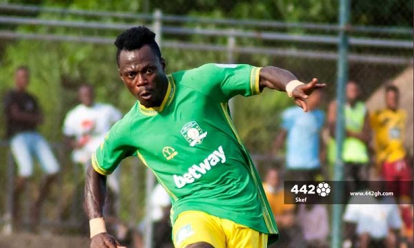 • Sam Adams - Aduana forward