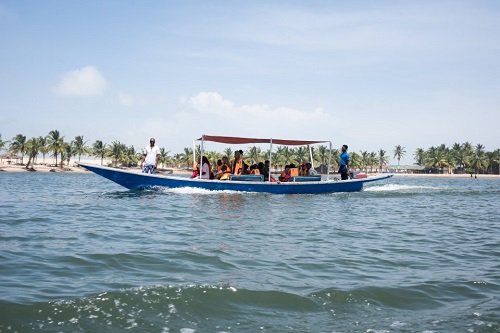 ● Travellers on the Volta Lake should be provide enouugh life jackets