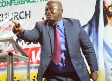 Elder Markus Musa Dangana preaching