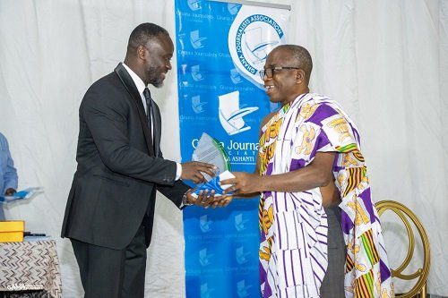 • Mr Yaw Boadu-Ayeboafo presenting an award to Dr. Kingsley Antwi-Boasiako, Marketing And Public Affairs Manager, Ghana Ports And Harbours Authority (Takoradi Port)