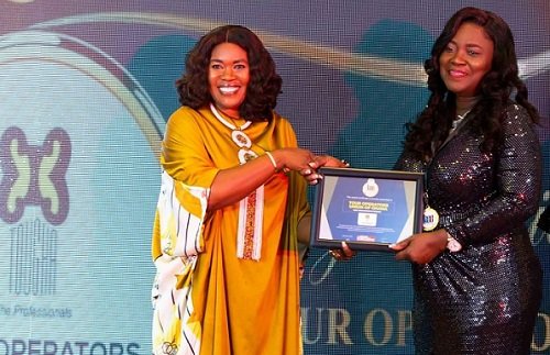 Mrs Alisa Asamoah recieving her award jpg