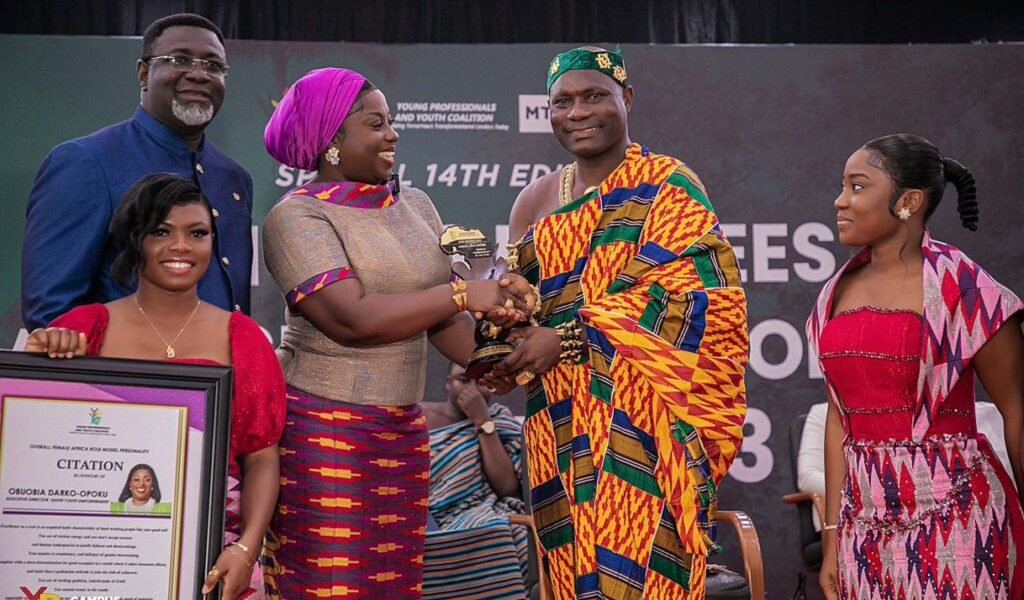 • Ms Obuobia Darko-Opoku receiving her
ward from Baafour Agyei Fosu Twitwikwa