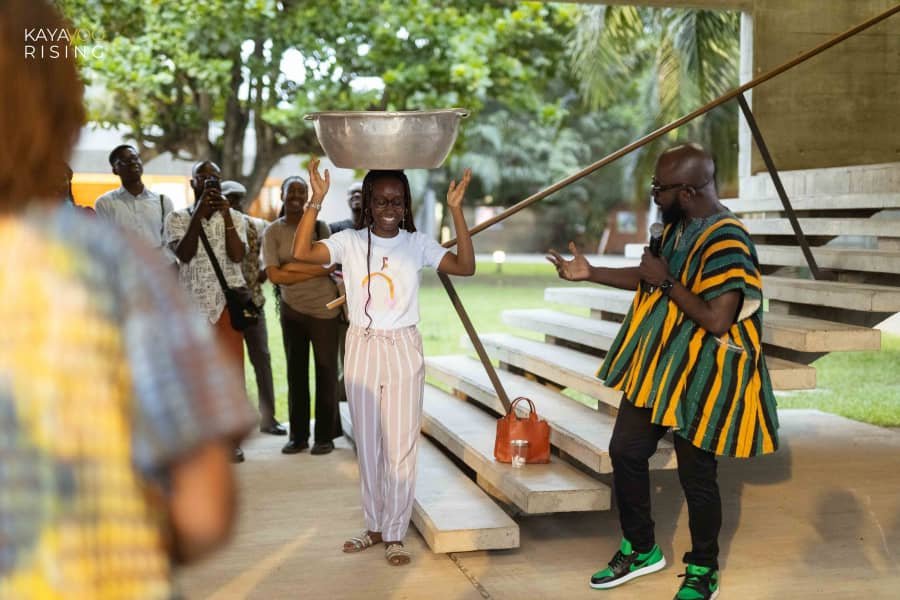 A lady demonstrating a headporter