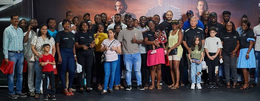 • Patrons with Japan Motors officials after the pre