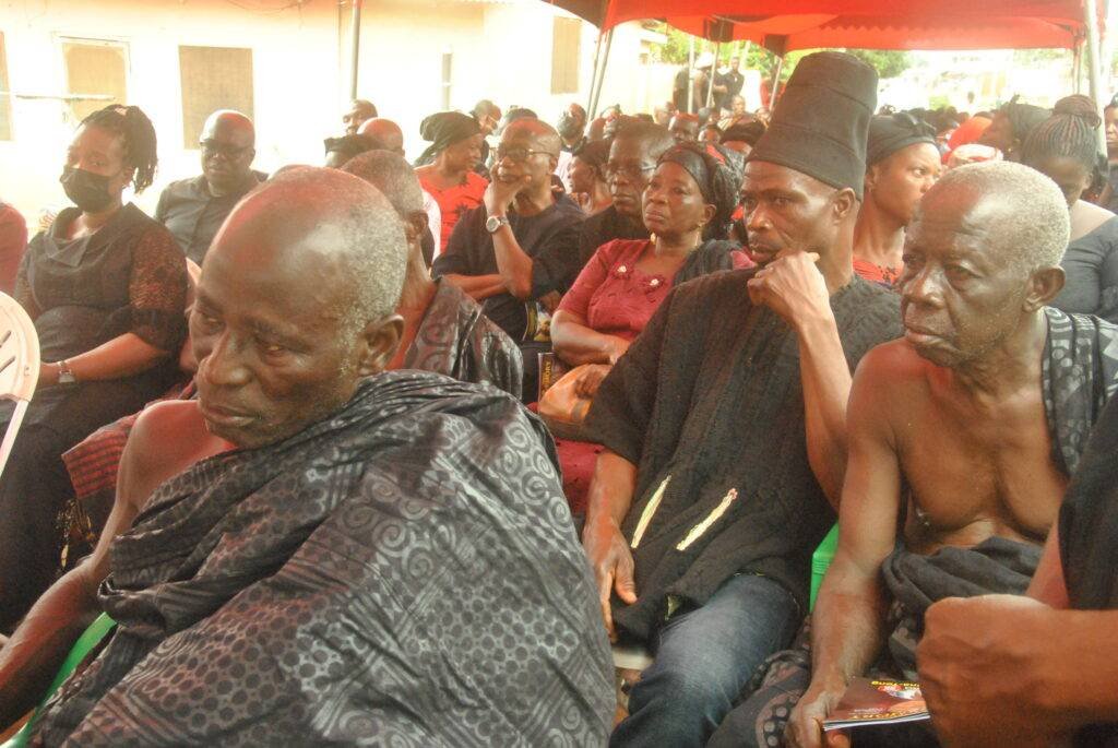 Some symphatisers at the funeral