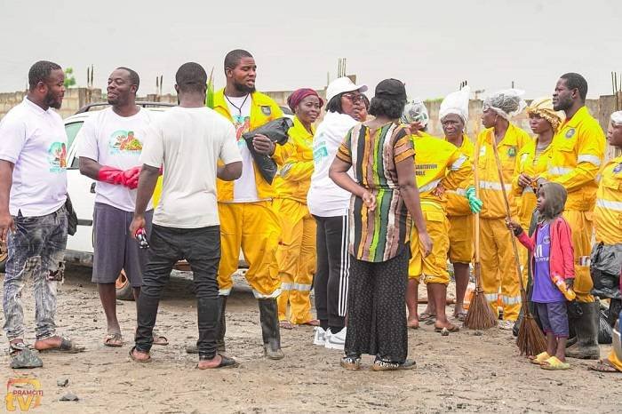 Some youth in action at the cleanup exercise.