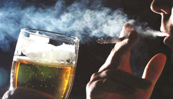 Drinking alcohol and smoking can cause diabetes