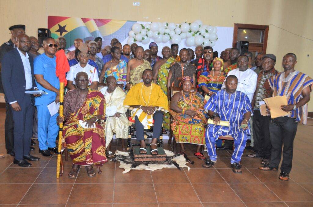 Nene Tetteh Waka III (seated middle), Elders with the committee members