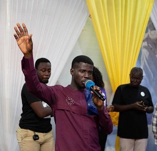 Nii Mighty ministering at the event