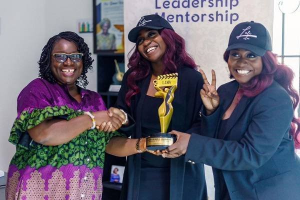 • Mrs Diana Hopeson presents an award to Lali and Lola