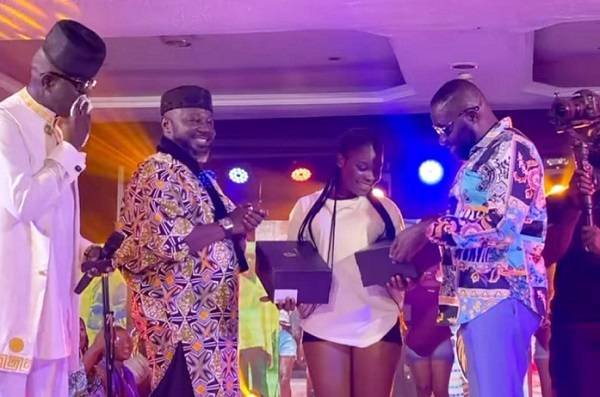 • Osebo and Dr Osei Kwame Despite unveiling Osebo’s brand of sandals