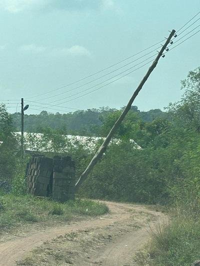 Tilted electric pole at Sokode Gbogame Rome