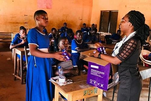 • Emefa Kumaza donating sanitary pads to some school girls