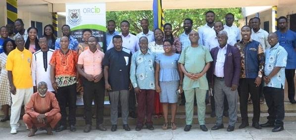 • Participants and organisers at the training