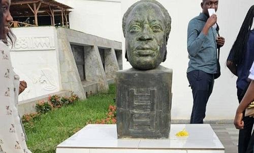 Nkrumah bronze head