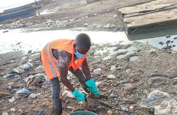 'Do The Right Thing' at work at the landing site of the Oti river