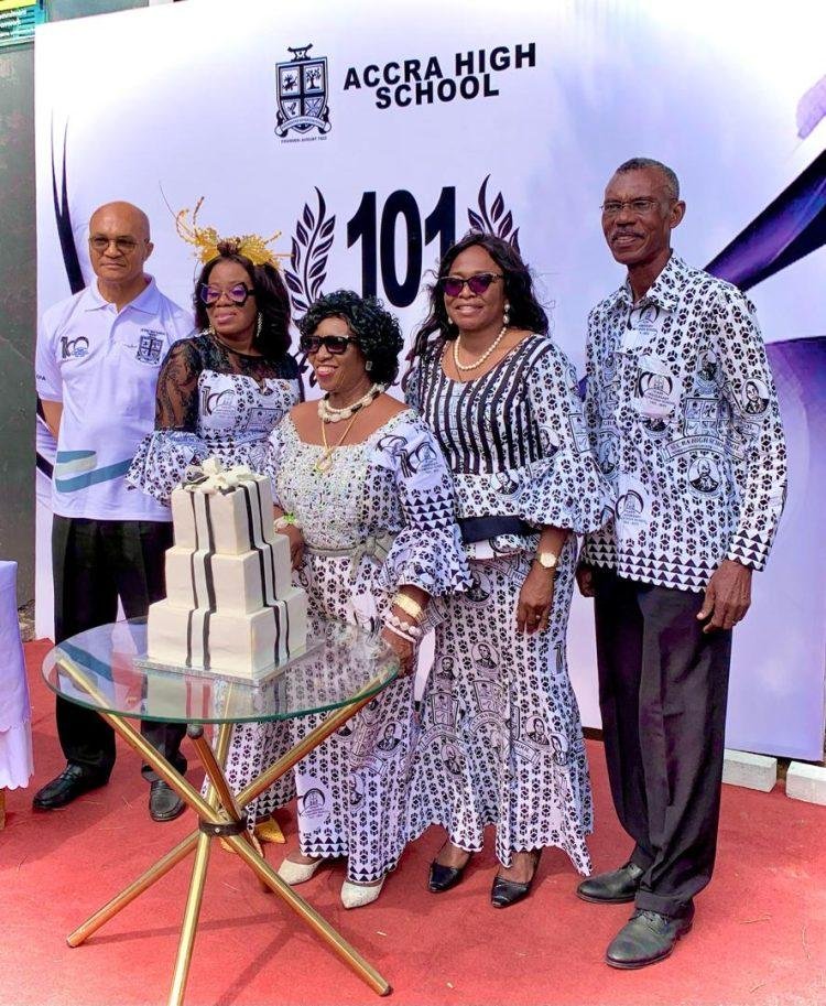 Ms Nabia ( first right) and Mrs Anane_Nsiah poses with the Founder's family