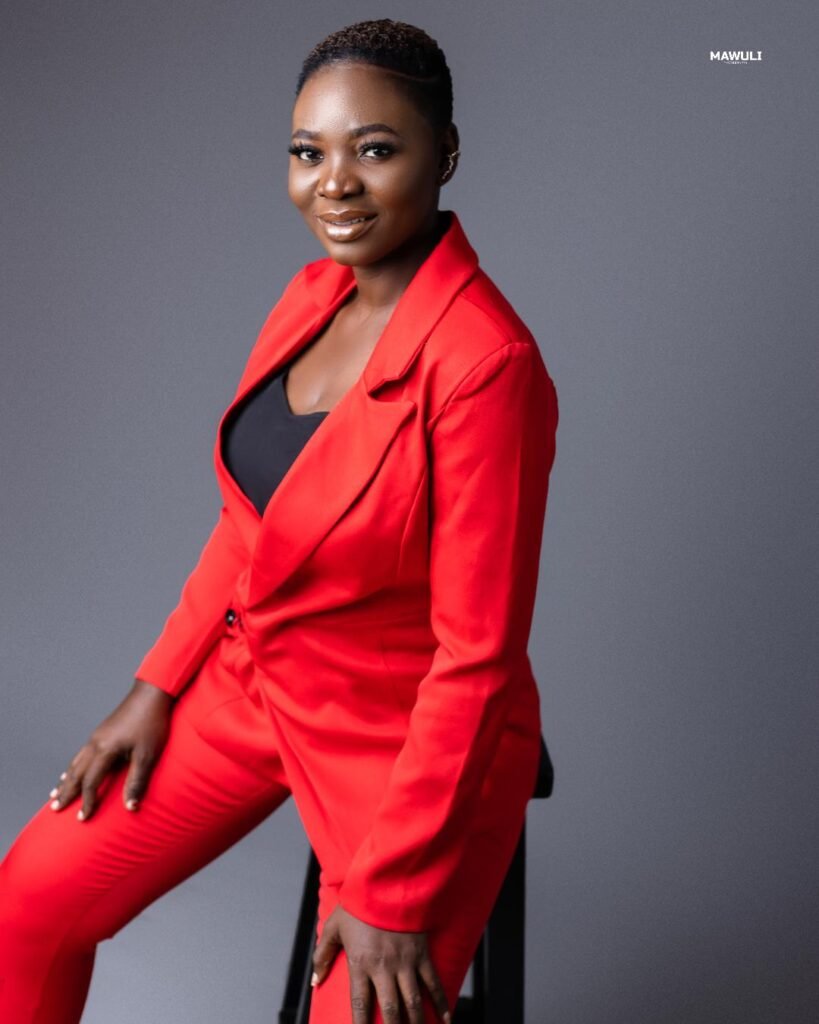 A beautiful lady looking stunning in haircut
