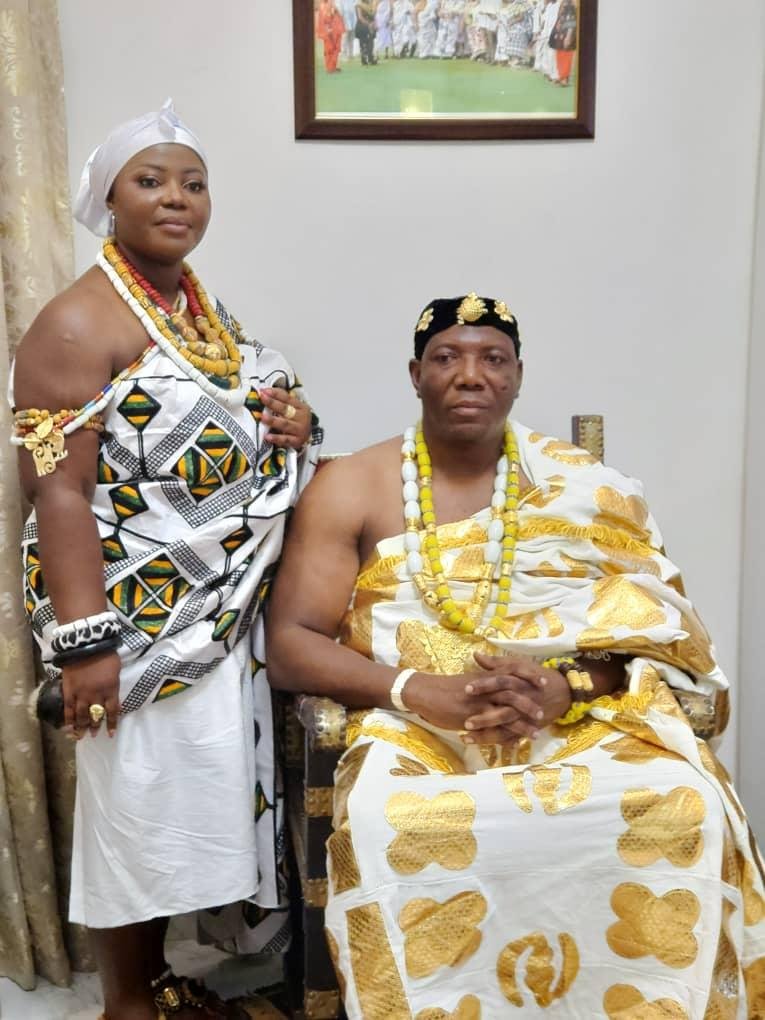 Alajo Mantsɛ, Nii Armah Ajoor II (right) with Naa Ayeley Osongor I