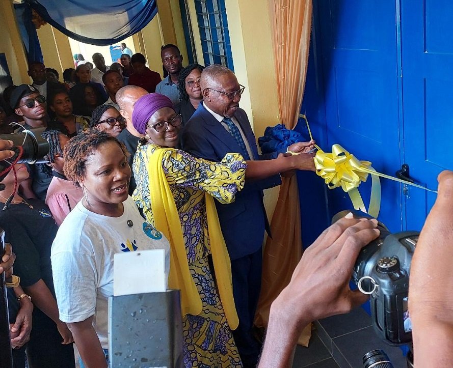 • Deputy Minsiter of Education cutting the ribbon to the new refurbished Lab