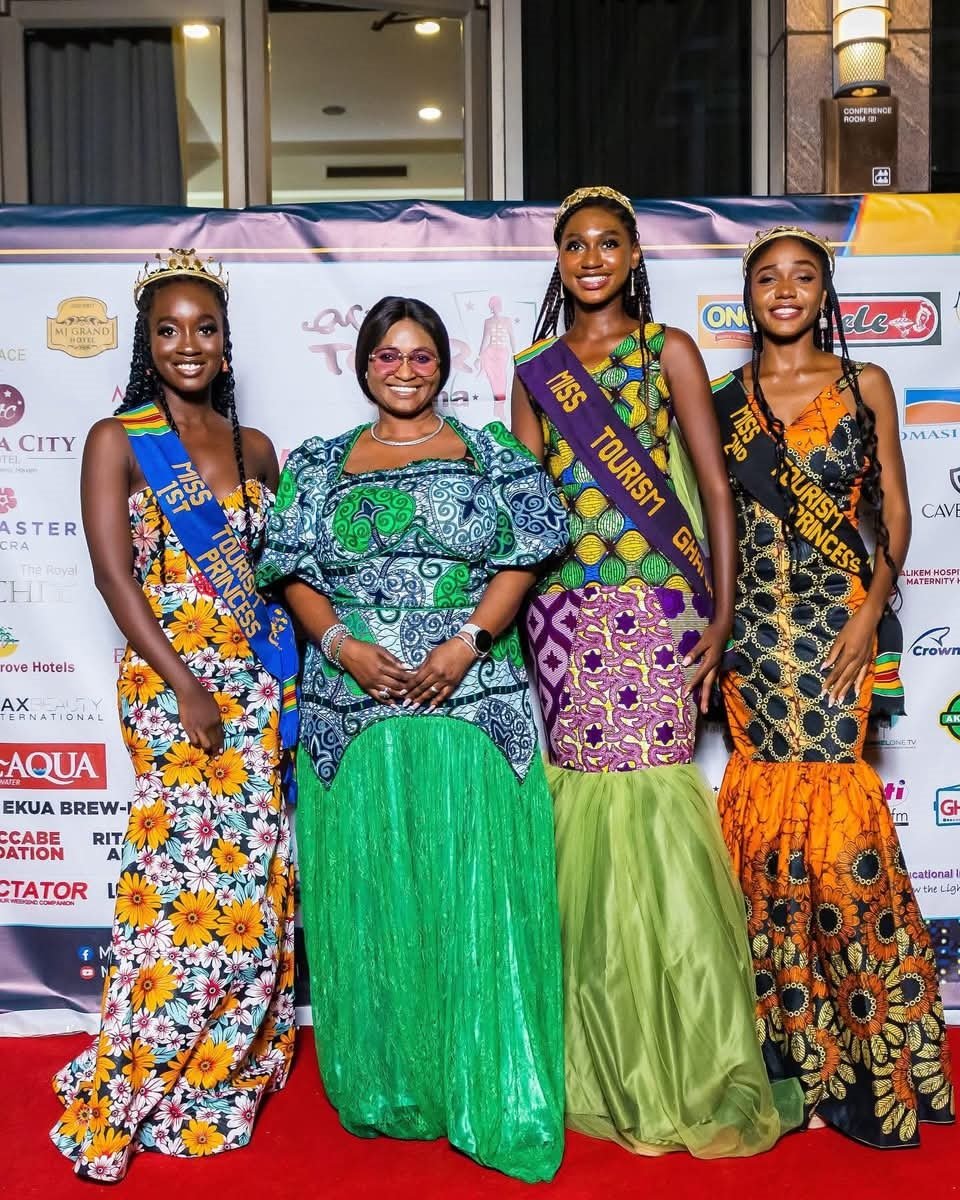 • Maame Efua Houadjeto(middle) flanked by beauty queens