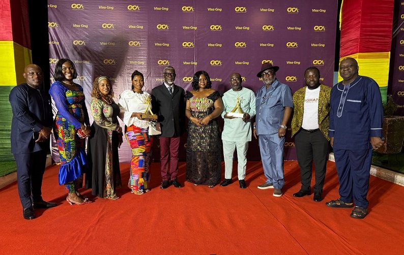 • A delegation of GTA pose with the award