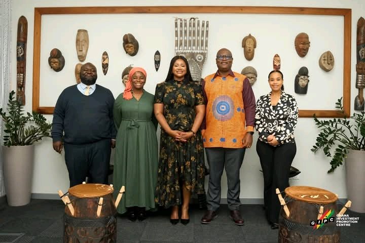 • Ms Danku (middle) with Mr Madjie (second left ) and others.jpg