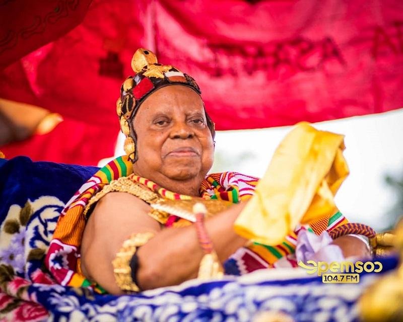 • Nana Dr Susubribi Krobea Asante in a palanquin