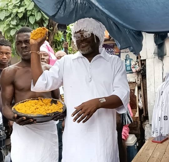 Nuumo Akwaa Mensah III sprinkling kpokpoi