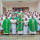 • Bishop Agbenyadzi (in the middle). To his right is Opayin Mabel Dzokoto, to his left is Opayin Catherine Mensah with Very Rev. Fr Benard Kyei (right) and Deiu Donne Davir (left) and the members in a group photograph