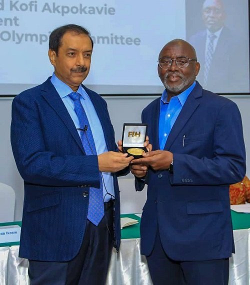 Mr Richard Akpokavie receiving his medal from Mr. Tayyab Ikram