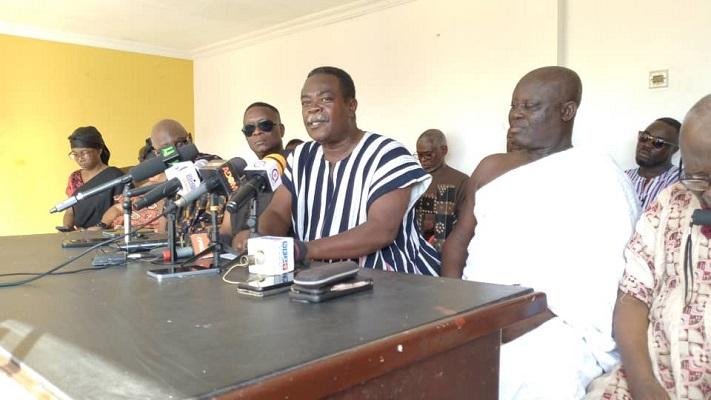 • Ohenenana Opoku (2nd right) and Okuapehene Akrahene Nana Kwame Kissiedu 11 with the chiefs and elders of Akropong addressing the press