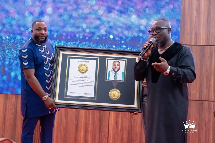 Prophet Eric Boahen recieving the citation of honour from the CEO of GMA-USA, Mr Dennis Boafo