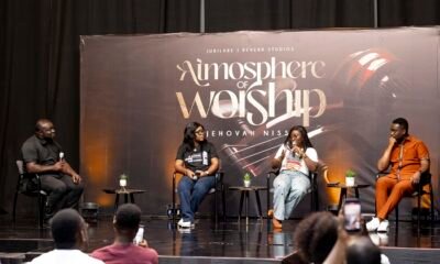 Leader of Jubilaire team adressing the gathering