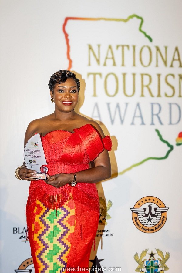 Mrs Lawrencia Sarhene with her award