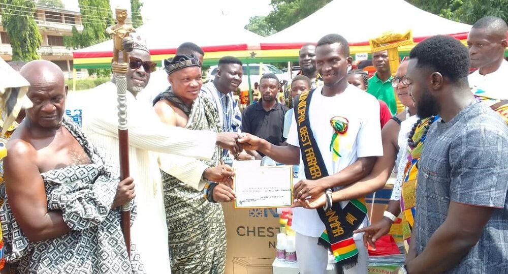 Alhaji Faila (second from left) presenting the items to Mr Kotei, La Nkwantanang-Madina Municipality best farmer