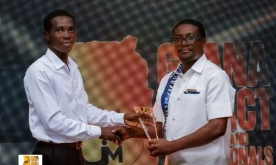 Mr Offei (right)recieving the award on behalf of the EOA Foundation