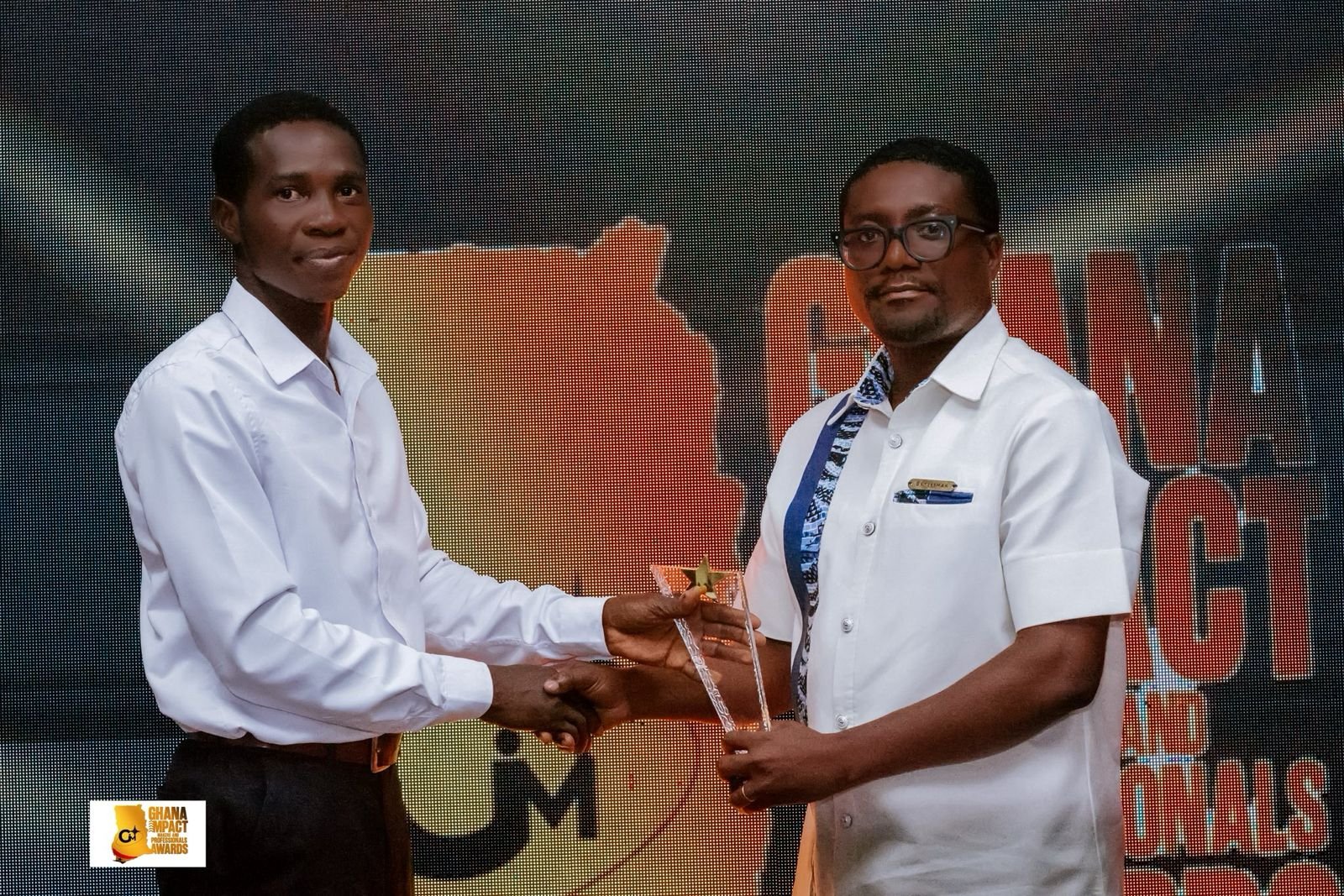 Mr Offei (right)recieving the award on behalf of the EOA Foundation